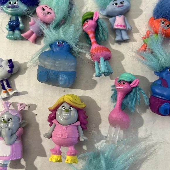 DreamWorks Trolls World Tour Toy Dolls HUGE Lot Figures - Picture 4 of 12